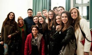 con alcuni studenti liceali-presso Villa Reale di Monza ph Alessia Bottaccio