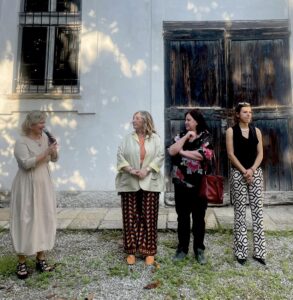 Elisabetta Motta, Antonetta Carrabs, Paola Nobili, Arianna Bettin durante l’inaugurazione della mostra