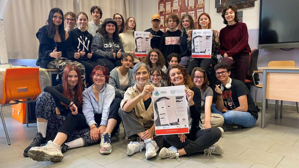 Una delle classi del Liceo Modigliani con le docenti Cinzia Soverchia e Elisa Erba