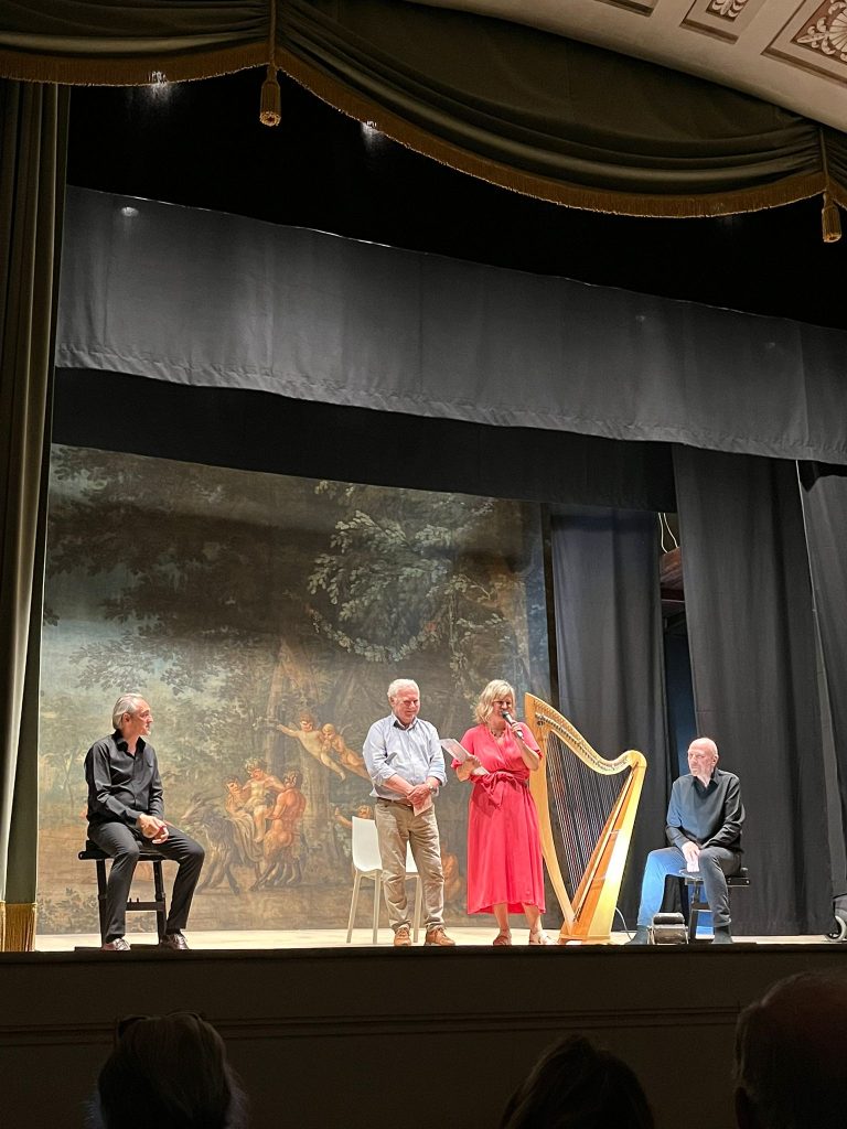 Fulvio Renzi, Carlo Pagani, Elisabetta Motta, Vincenzo Zitello nel teatro di corte della Reggia di Monza
